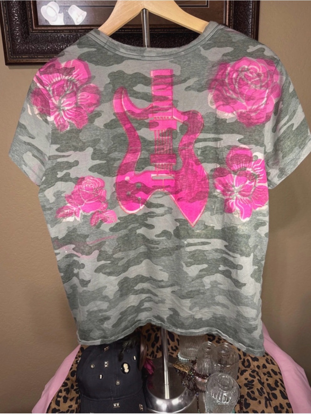 Universal Thread, custom painted, gray Camo Tee with Pink HOWDY Graphic